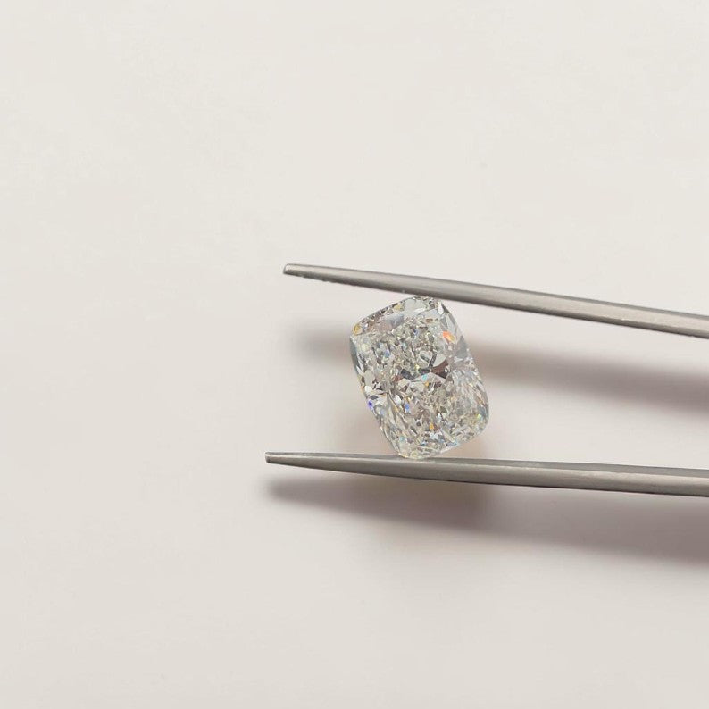 0.5ct to 3ct Cushion cut Lab Grown Diamond, IGI Certified, EF Colour, VVS/VS Clarity