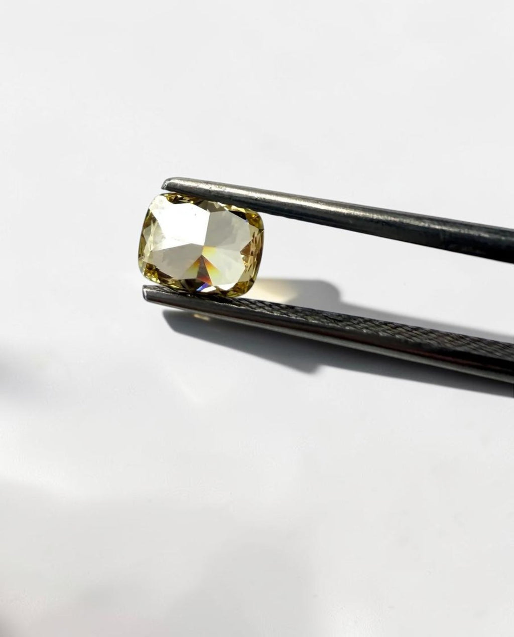 1CT Cushion cut fancy vivid Yellow lab grown CVD diamond, IGI certified