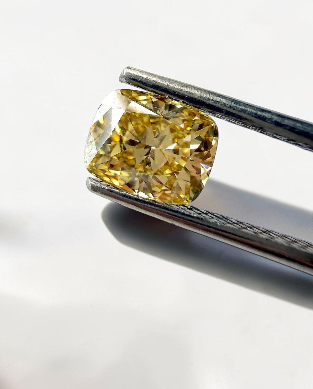 1CT Cushion cut fancy vivid Yellow lab grown CVD diamond, IGI certified