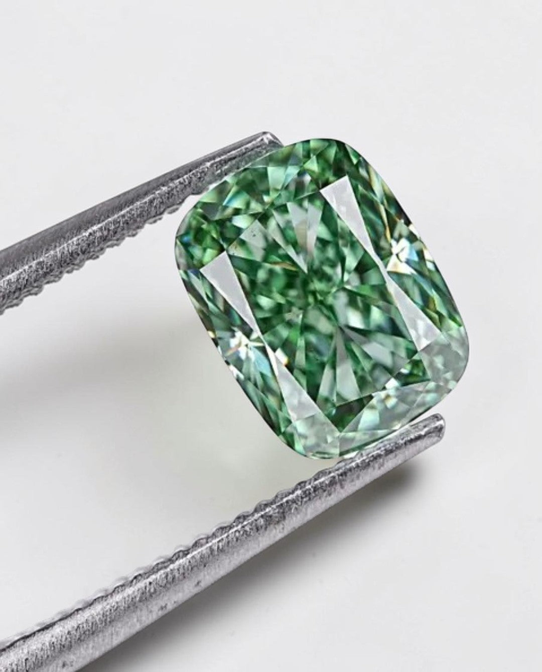 1CT Cushion cut fancy vivid Green lab grown CVD diamond, IGI certified