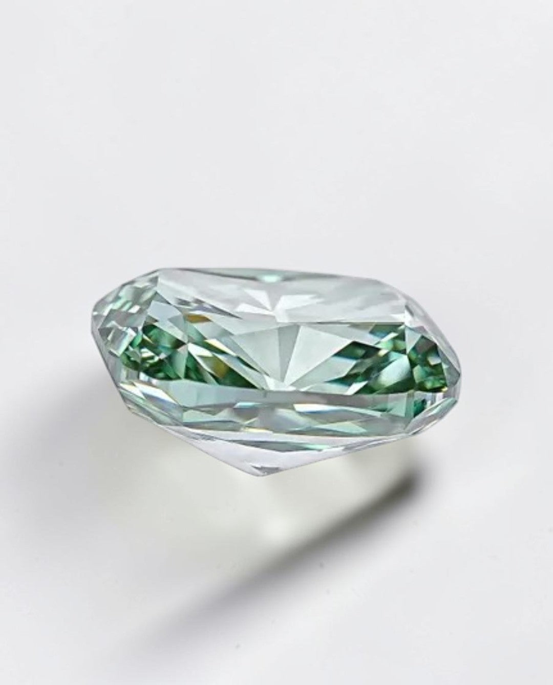 1CT Cushion cut fancy vivid Green lab grown CVD diamond, IGI certified