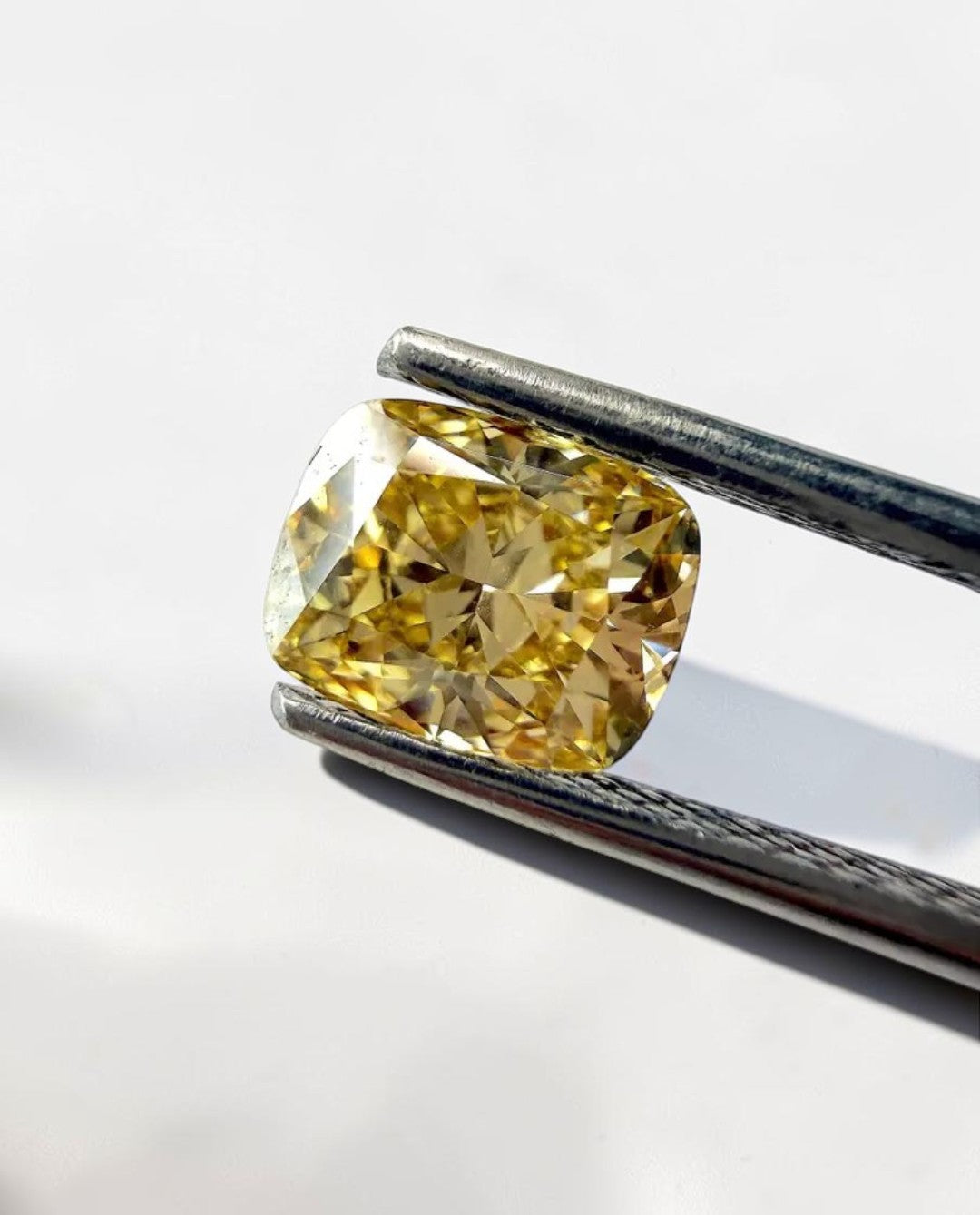 1CT Cushion cut fancy vivid Yellow lab grown CVD diamond, IGI certified