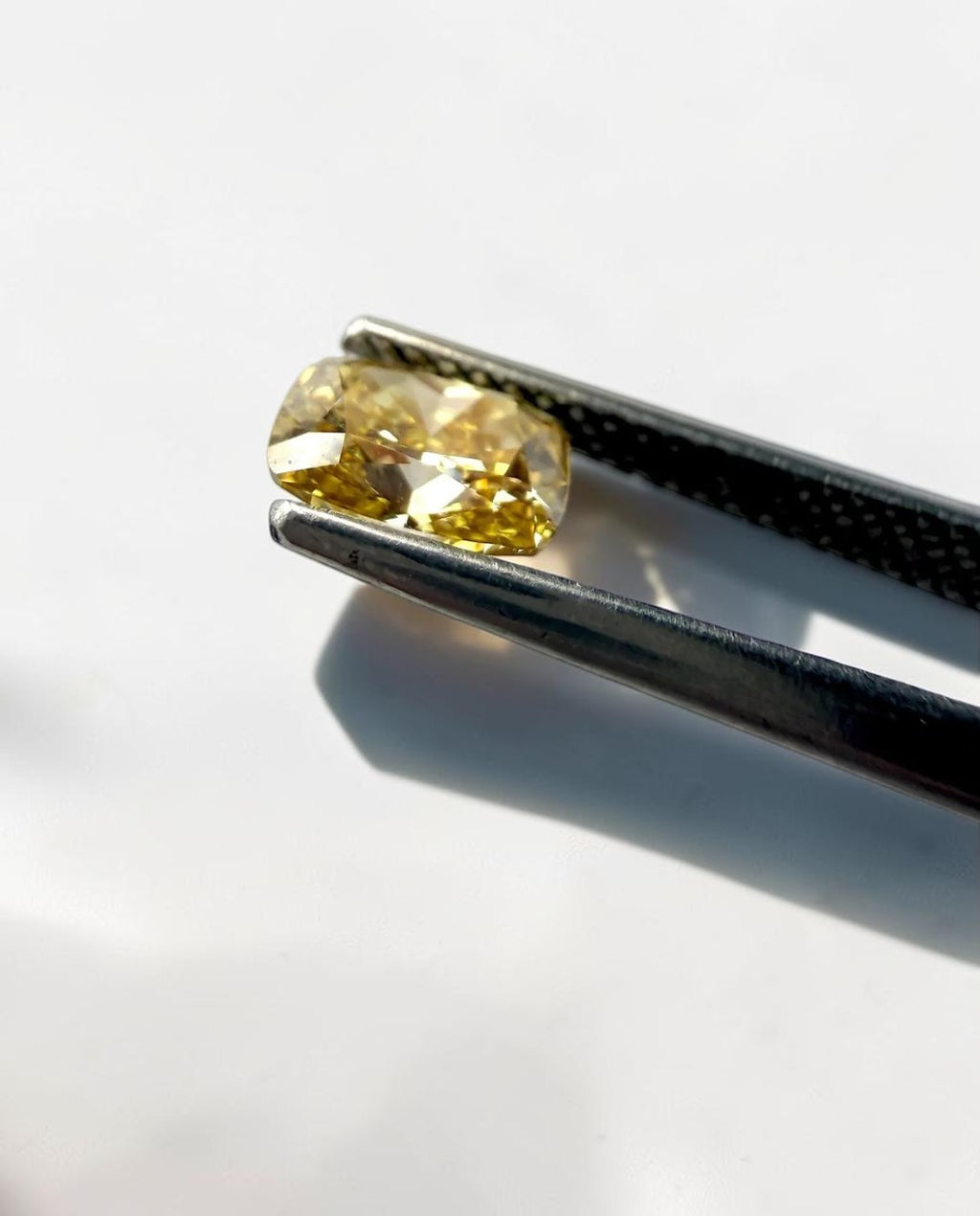 1CT Cushion cut fancy vivid Yellow lab grown CVD diamond, IGI certified