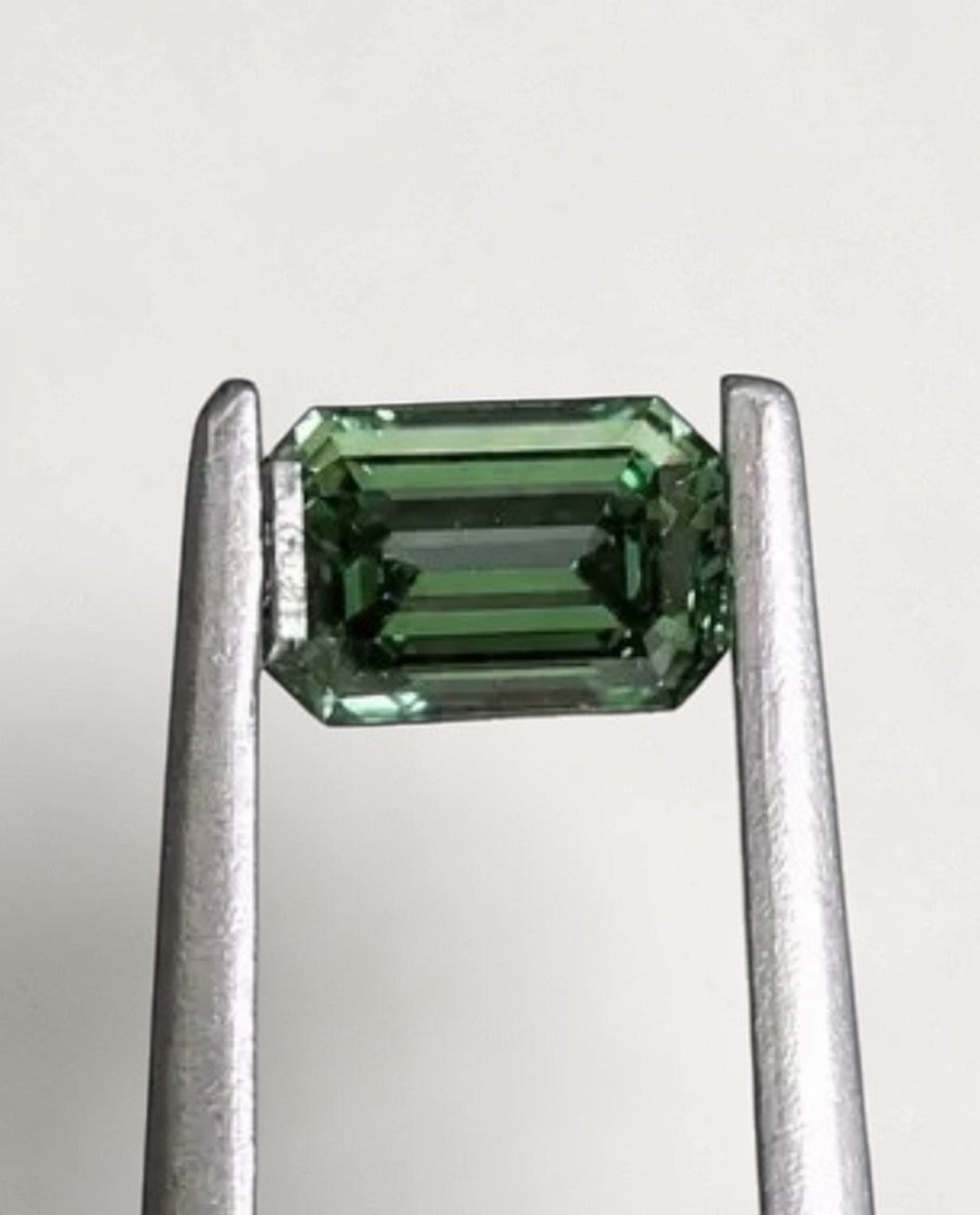 1CT Emerald cut fancy vivid Green lab grown CVD diamond, IGI certified