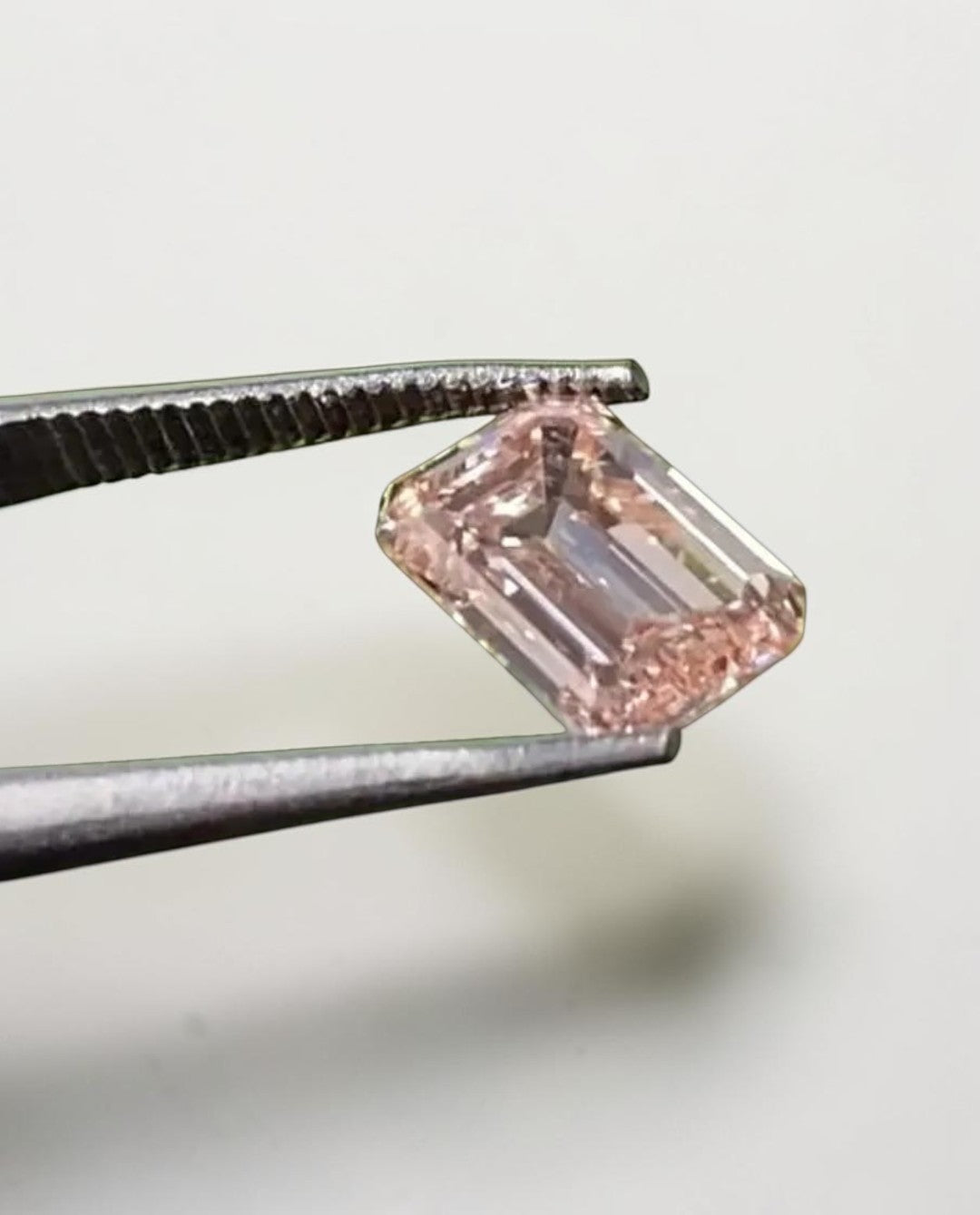 1CT Emerald cut fancy vivid Pink lab grown CVD diamond, IGI certified