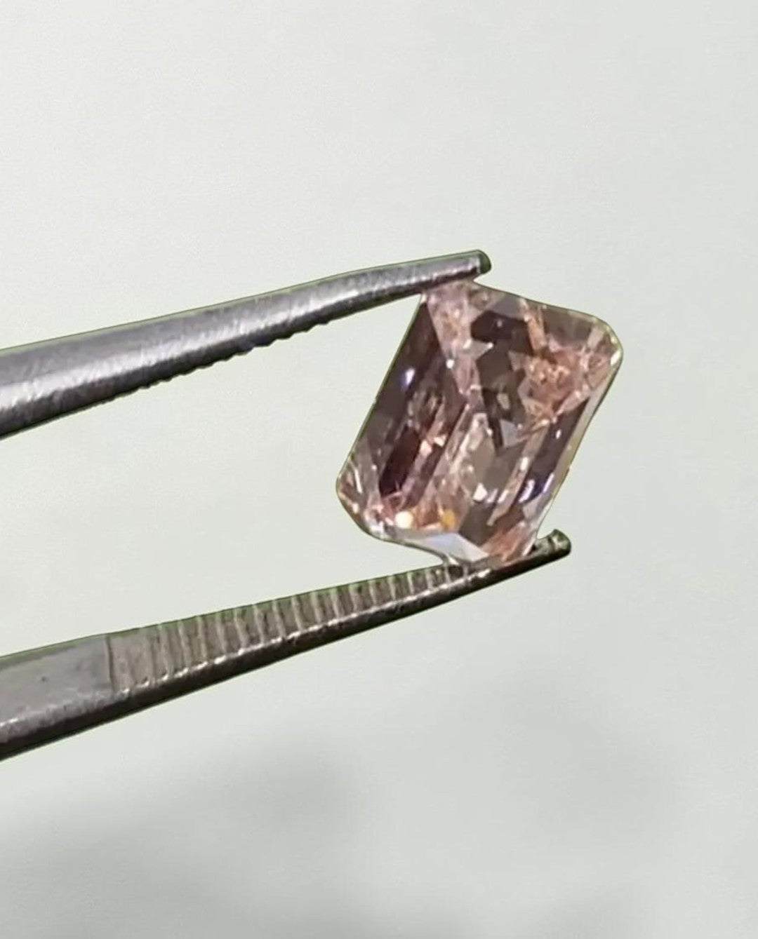 1CT Emerald cut fancy vivid Pink lab grown CVD diamond, IGI certified