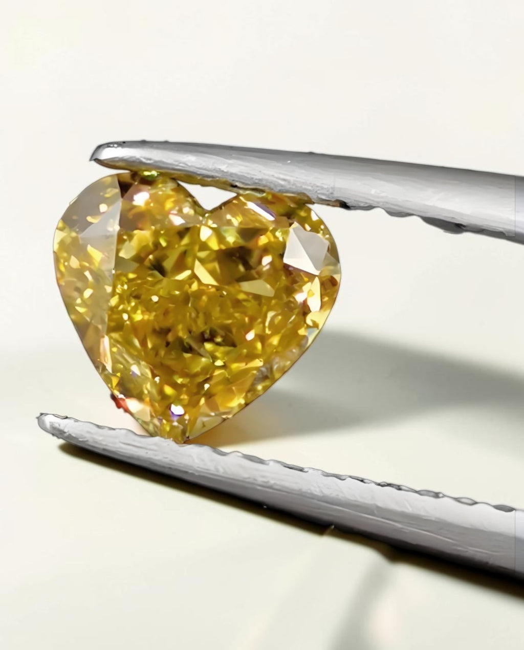 1CT Heart cut fancy vivid Yellow lab grown CVD diamond, IGI certified