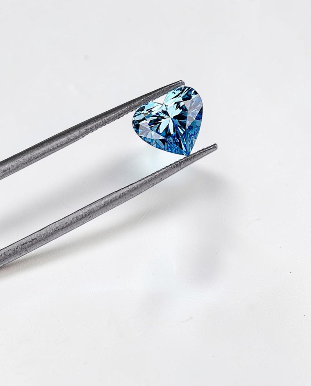 1CT Heart cut fancy vivid Blue lab grown CVD diamond, IGI certified