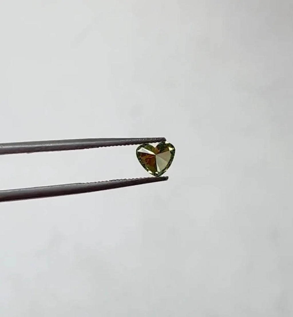1CT Heart cut fancy vivid Green lab grown CVD diamond, IGI certified