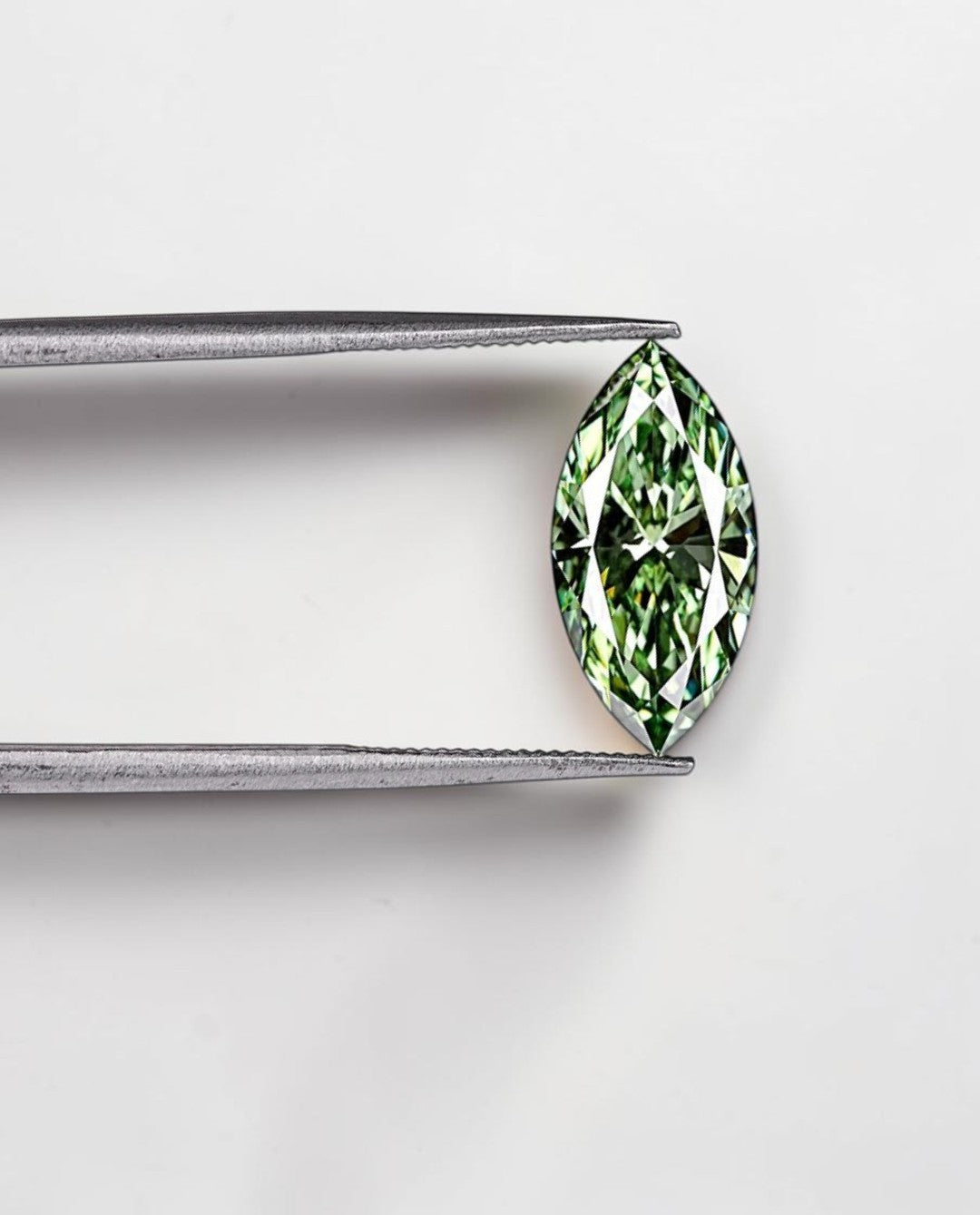1CT Marquise cut fancy vivid Green lab grown CVD diamond, IGI certified