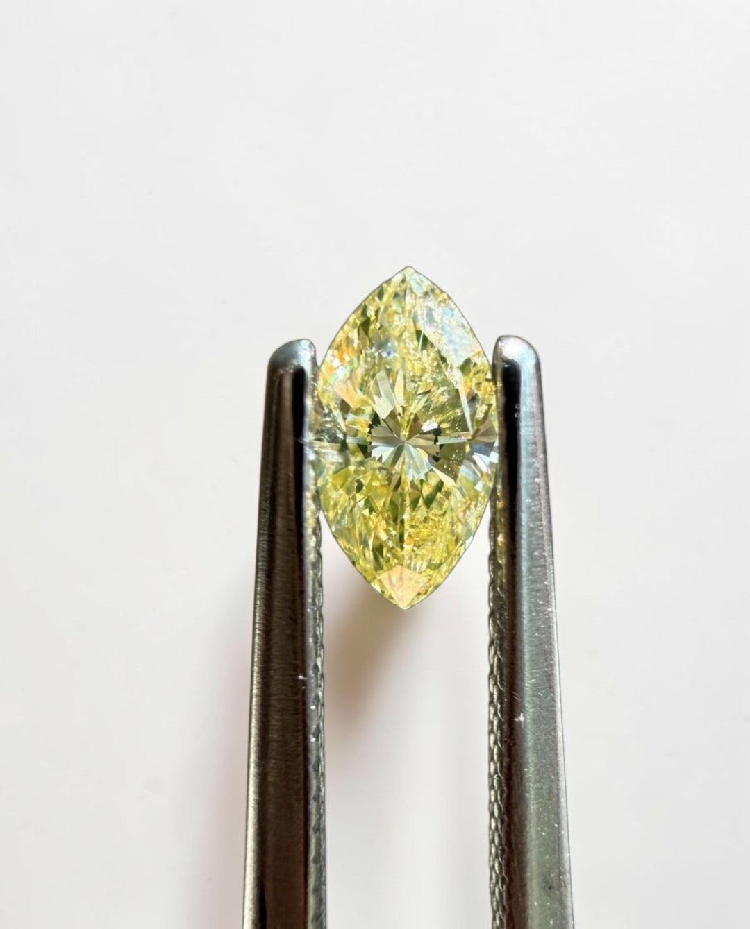 1CT Marquise cut fancy vivid Yellow lab grown CVD diamond, IGI certified