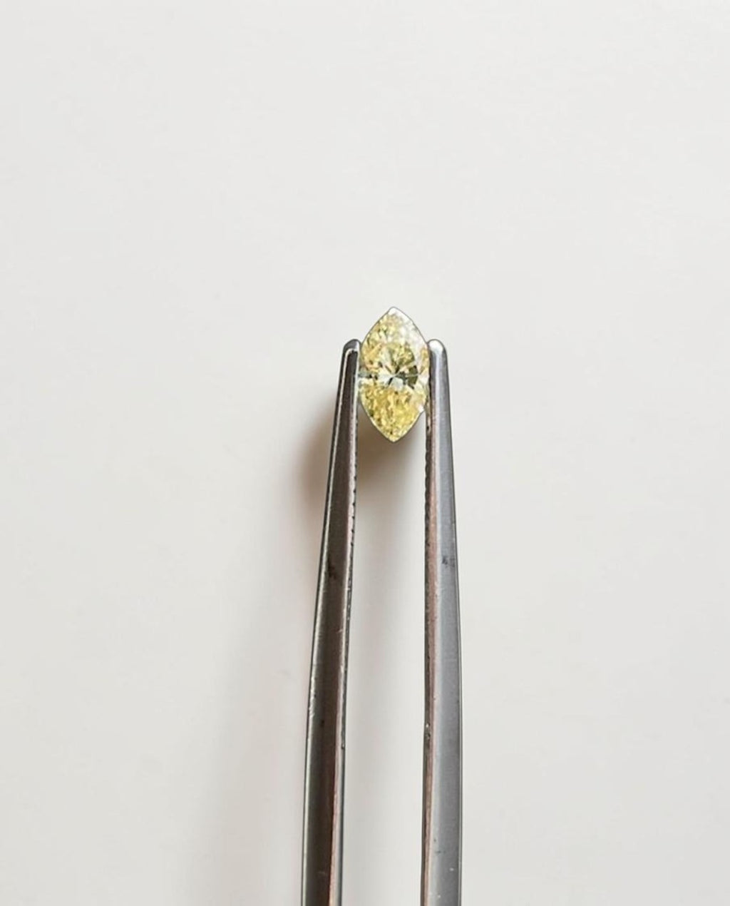 1CT Marquise cut fancy vivid Yellow lab grown CVD diamond, IGI certified