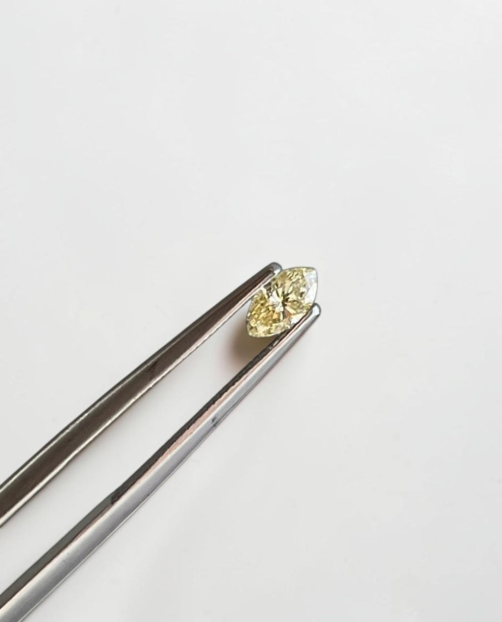1CT Marquise cut fancy vivid Yellow lab grown CVD diamond, IGI certified