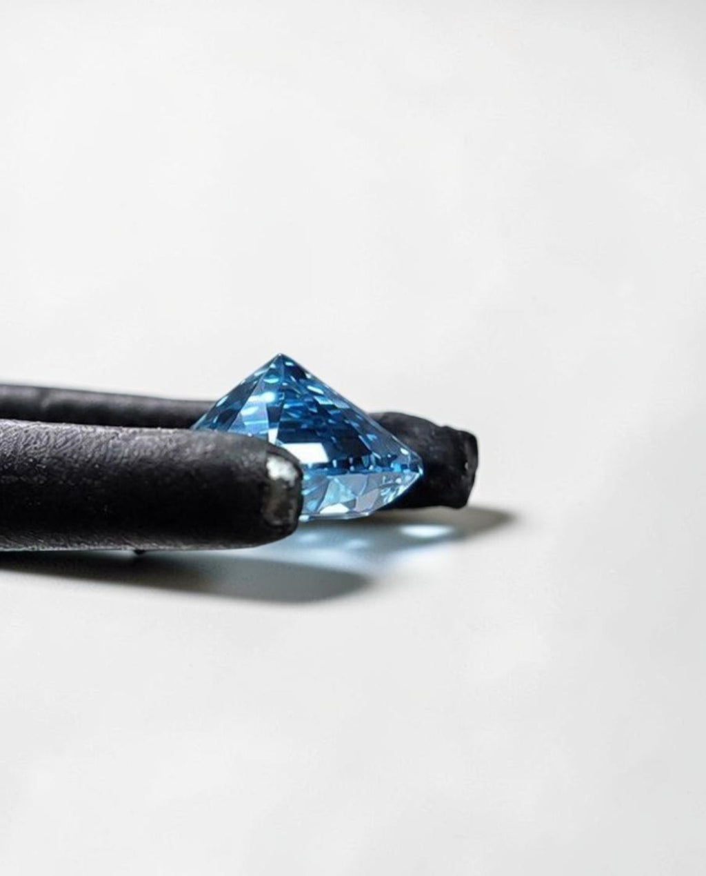 1CT Oval cut fancy vivid Blue lab grown CVD diamond, IGI certified