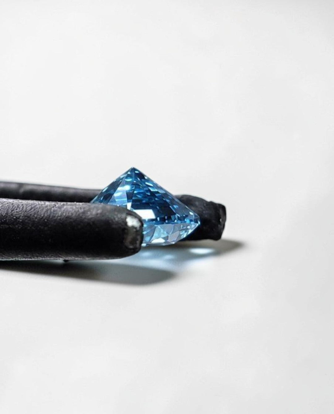 1CT Oval cut fancy vivid Blue lab grown CVD diamond, IGI certified