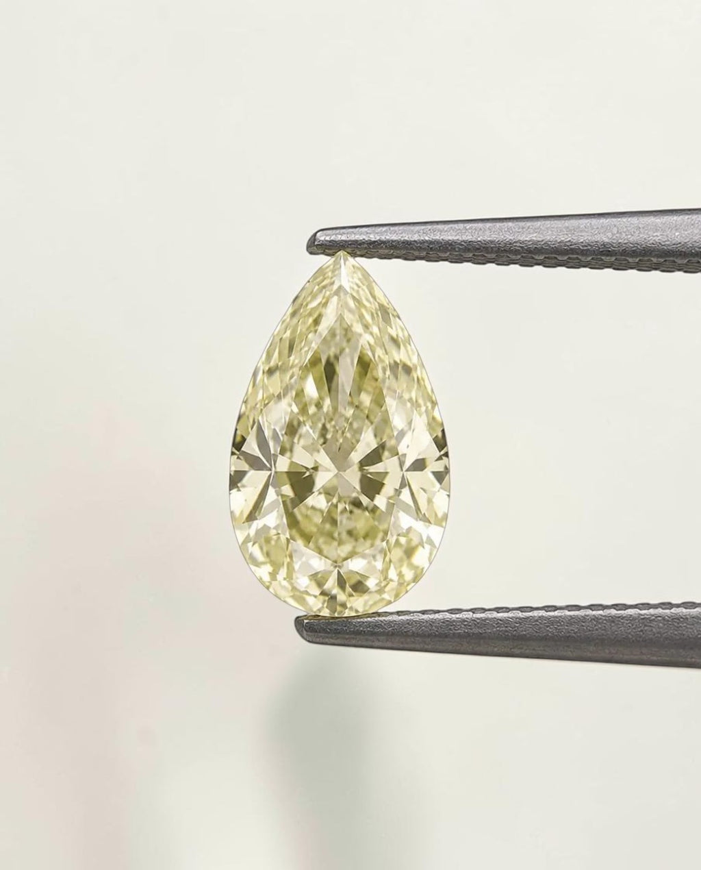 1CT Pear cut fancy vivid Yellow lab grown CVD diamond, IGI certified