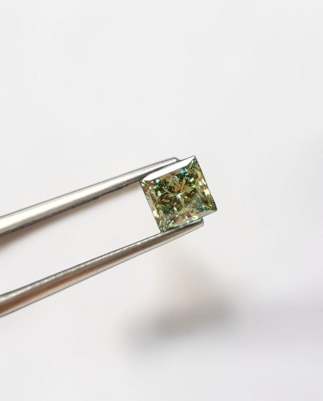 1CT Princess cut fancy vivid Green lab grown CVD diamond, IGI certified