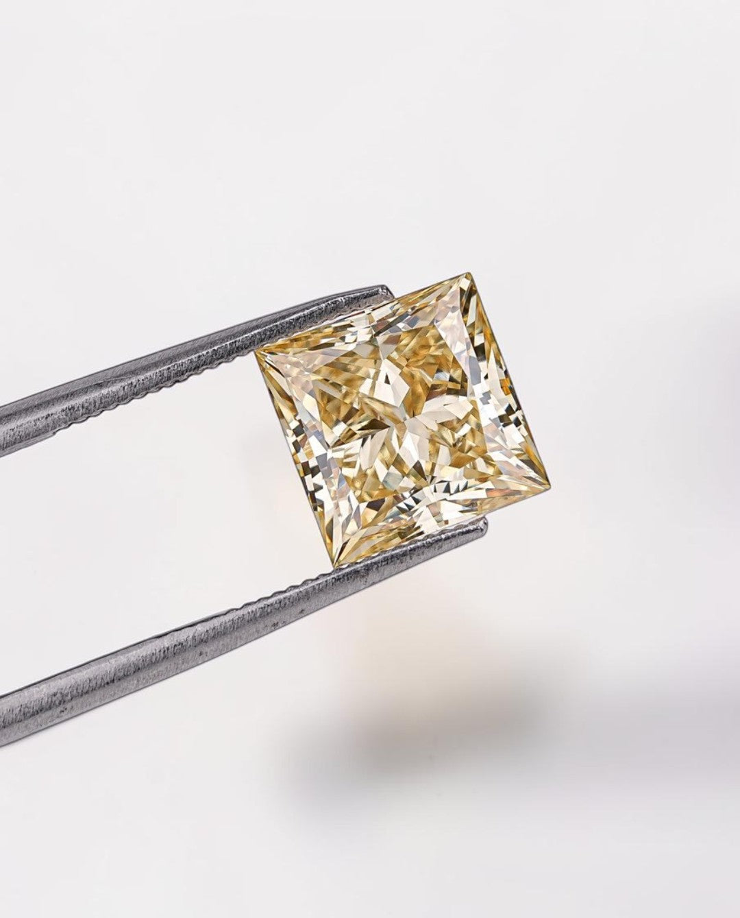 1CT Princess cut fancy vivid Yellow lab grown CVD diamond, IGI certified
