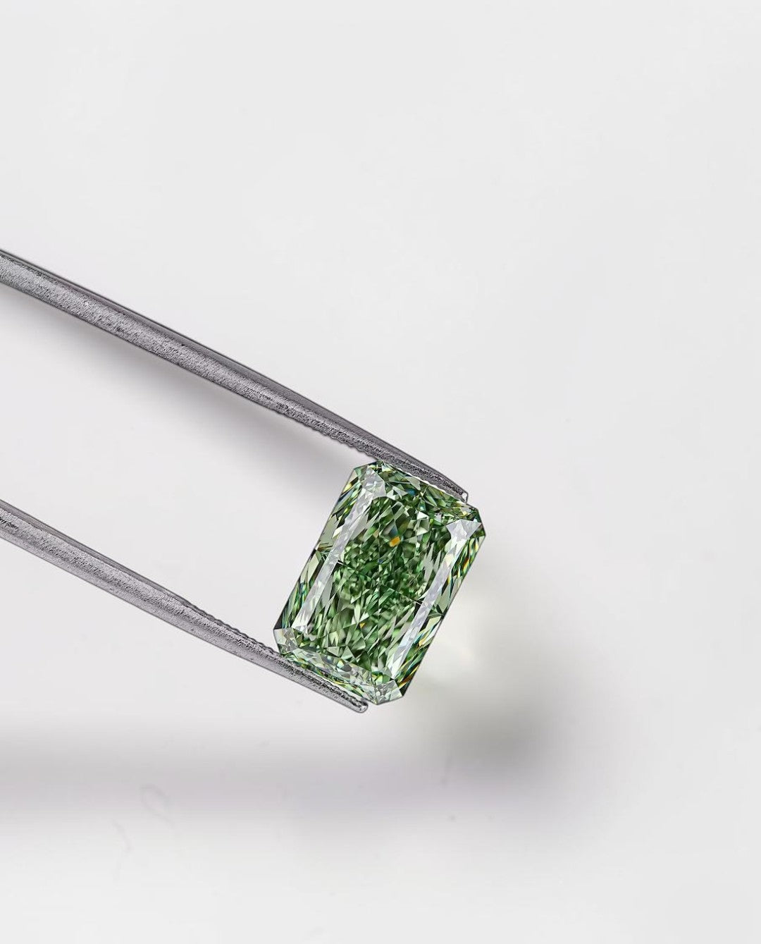 1CT Radiant cut fancy vivid Green lab grown CVD diamond, IGI certified