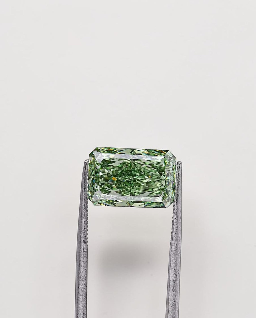 1CT Radiant cut fancy vivid Green lab grown CVD diamond, IGI certified