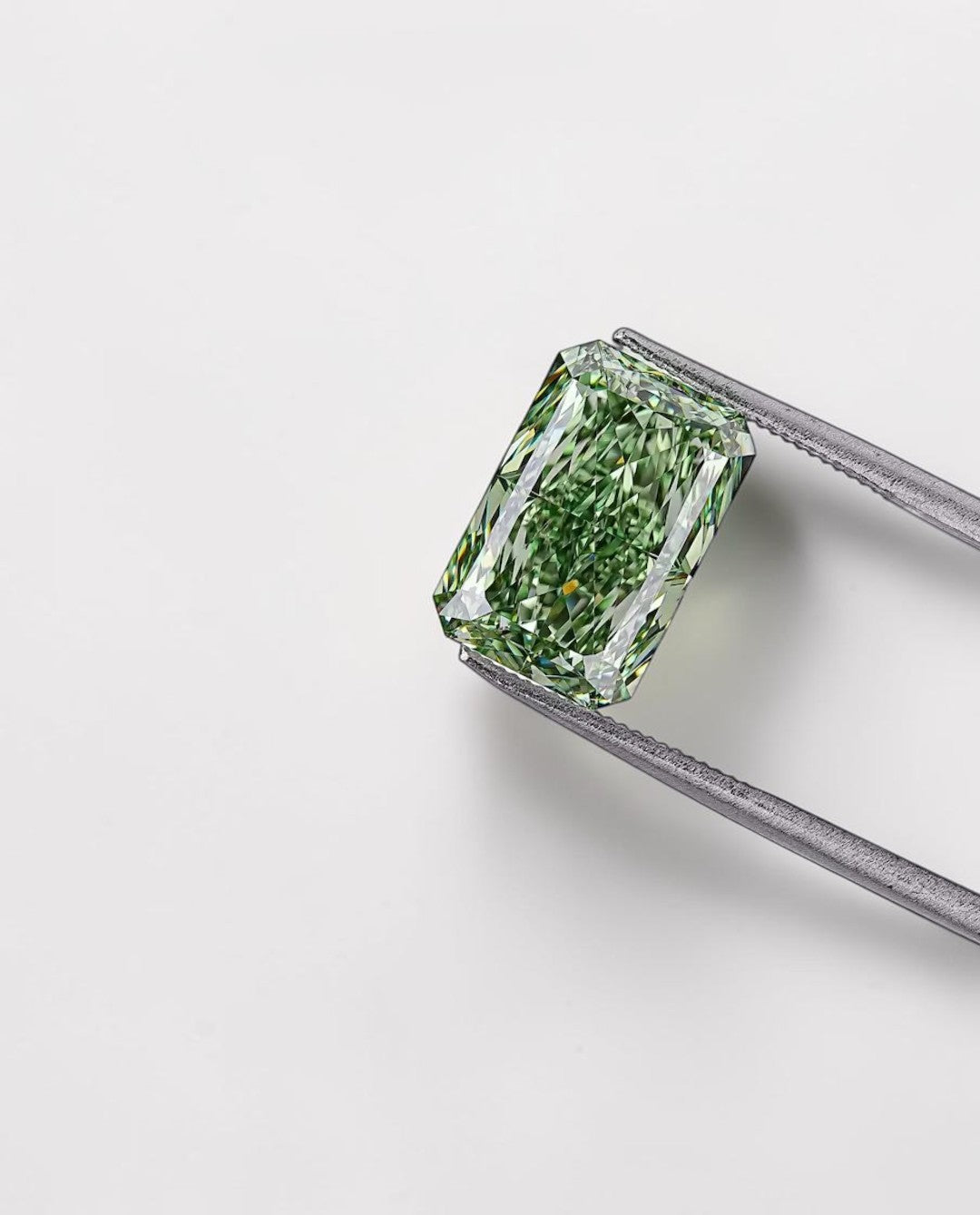 1CT Radiant cut fancy vivid Green lab grown CVD diamond, IGI certified