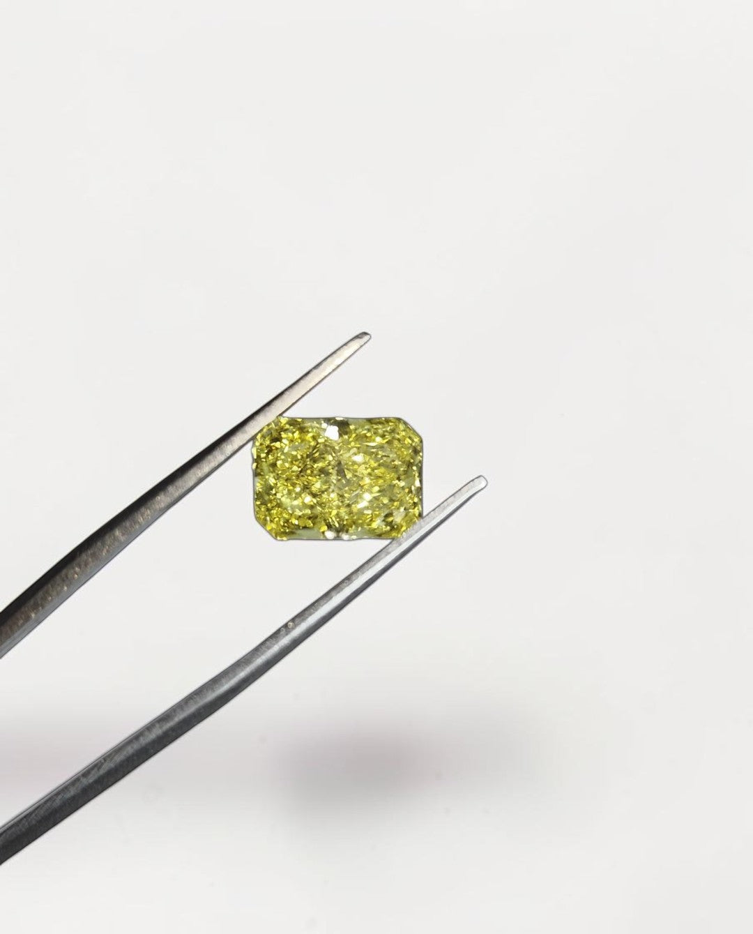 1CT Radiant cut fancy vivid Yellow lab grown CVD diamond, IGI certified