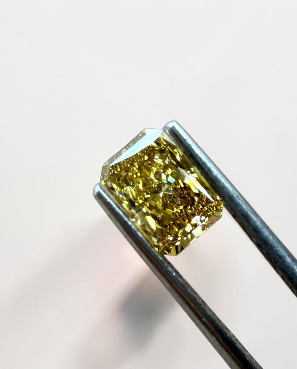 1CT Radiant cut fancy vivid Yellow lab grown CVD diamond, IGI certified