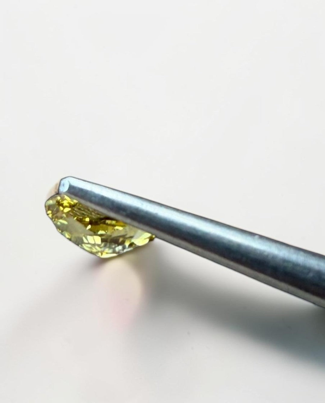 1CT Radiant cut fancy vivid Yellow lab grown CVD diamond, IGI certified